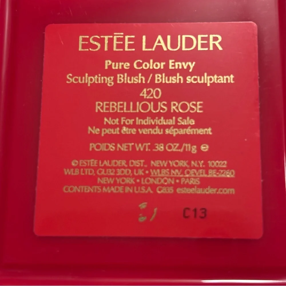 Estee Lauder Sculpting Blush in Rebellious Rose color (420) NWOT